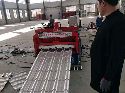 竹節(jié)琉璃瓦機(jī)器